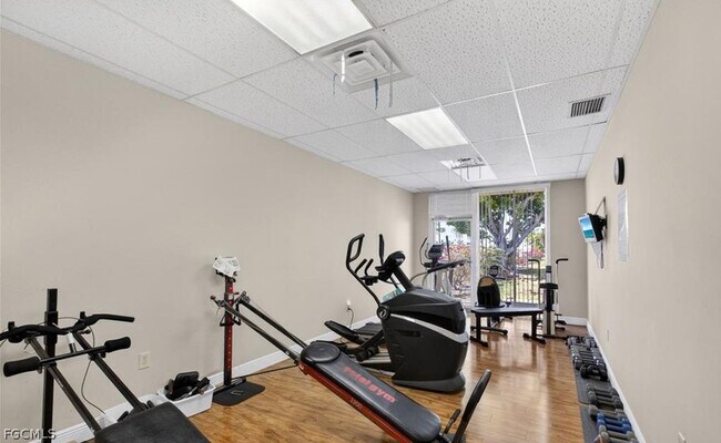 Building Photo - 2264 Winkler Ave