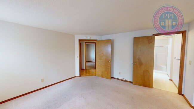 Building Photo - Single Level Ranch, Central Air, Large Yar...