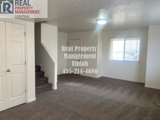 Building Photo - Beautiful Twin Home for Rent!