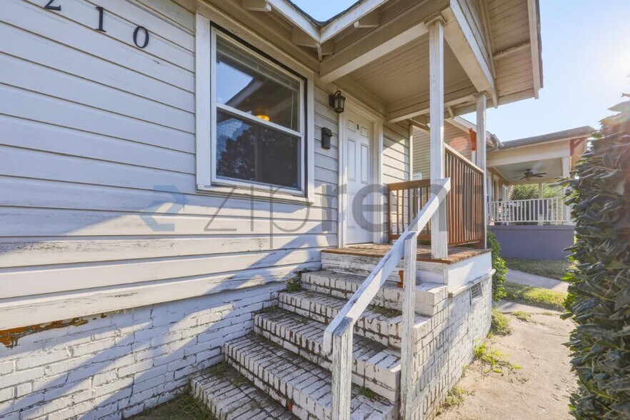 Building Photo - Unit Apt B