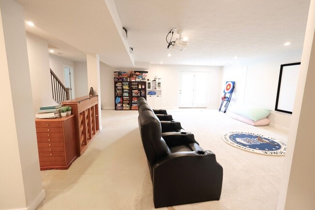 Building Photo - 4 Bedroom, 4 Bath Home w/Backyard Heated Pool overlooking Pearl's Fen