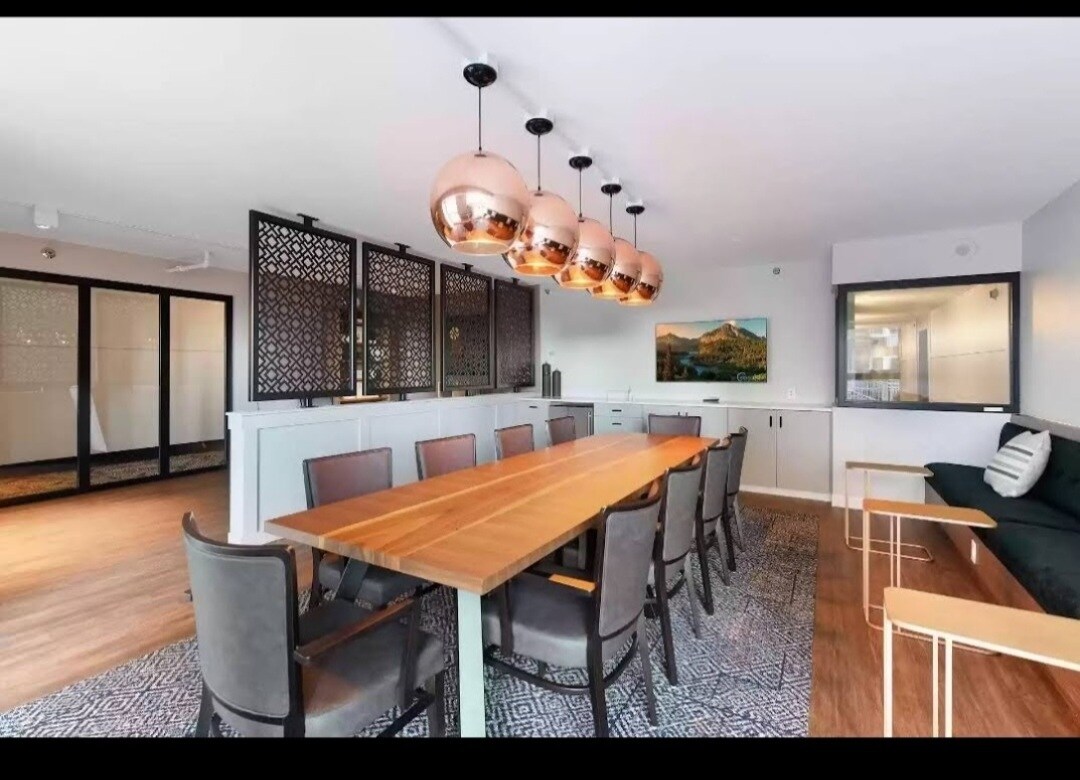 Business lounge - 433 S 7th St