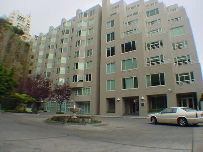 Building Photo - Mid-Term Occupancy, Telegraph Hill Furnished Condo- 1 Car Parking- 24 Hour Doorman - Fitness Center
