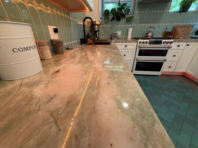 Building Photo - 3148 College Ave