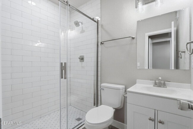 Building Photo - 3100 McKinley Ave