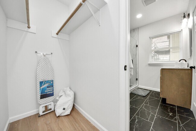 Building Photo - 2811 Winbern St