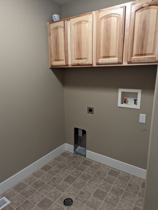 Building Photo - 1035 Rd Runner St