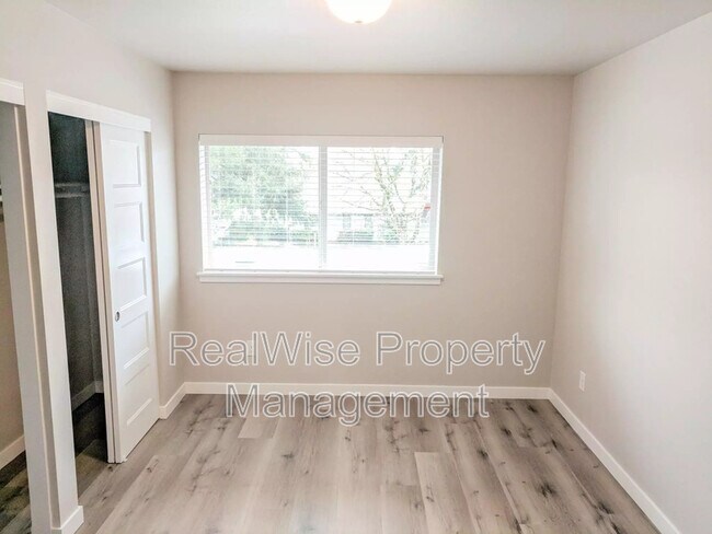 Building Photo - 8300 SE Flavel St
