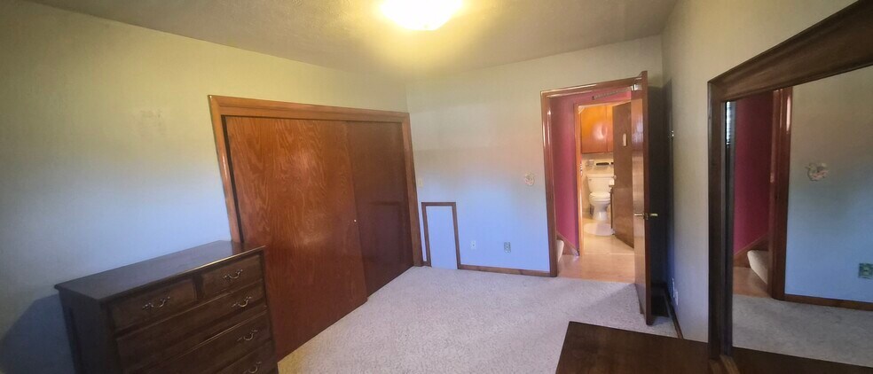Building Photo - 1305 3rd Ave W