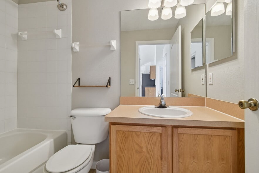 Building Photo - 7527 Oxford Garden Cir