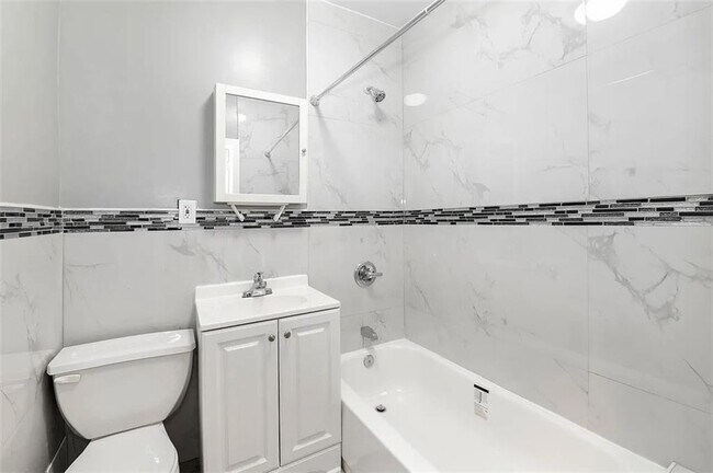 Building Photo - 79 Clermont Ave