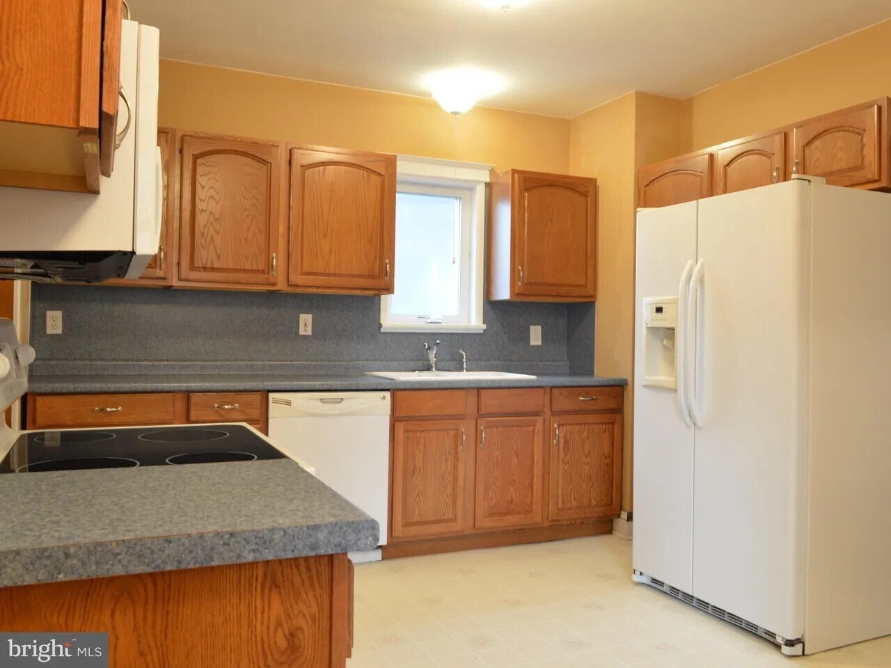 Building Photo - 2203 Fairview Ave