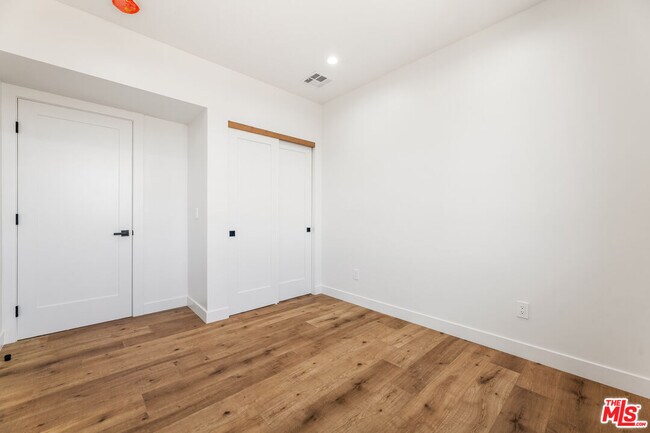 Building Photo - 5120 1/2 Laurel Canyon Blvd