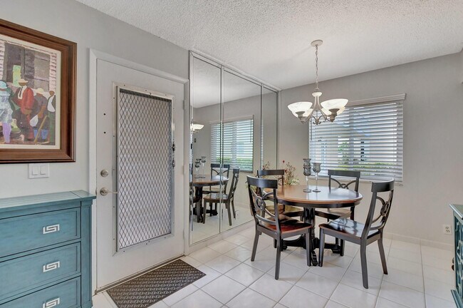 Building Photo - 204 Burgundy N