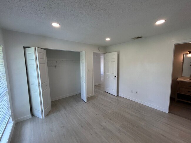 Building Photo - 2955 SE 53rd Ct