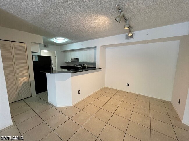 Building Photo - 8265 Ibis Club Dr