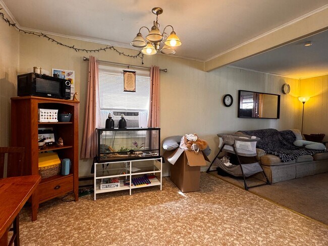 Building Photo - 800 Castalia St