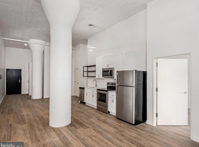 Building Photo - Brush Factory Lofts (LO)