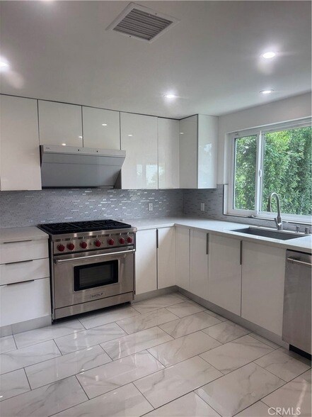 Building Photo - 7127 White Oak Ave