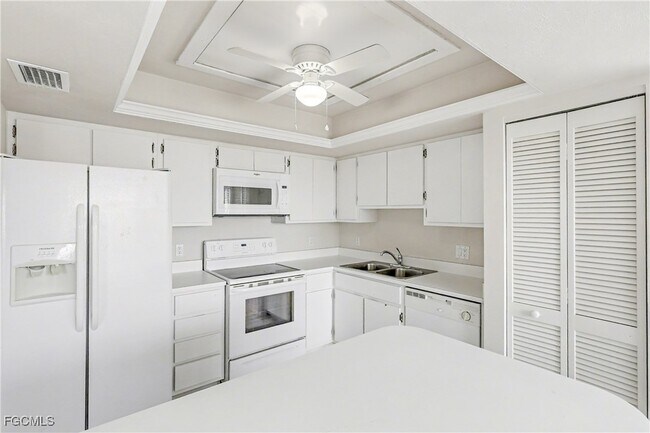 Building Photo - 4528 SE 5th Pl