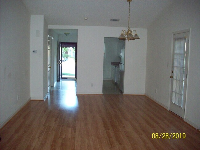 Building Photo - 211 Sandy Run