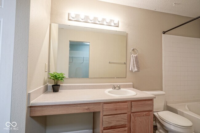 Building Photo - 10155 Holly Berry Cir