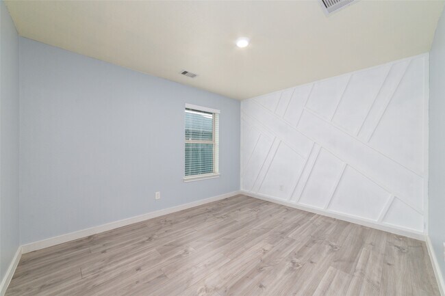 Building Photo - 15615 Whispering Green Dr