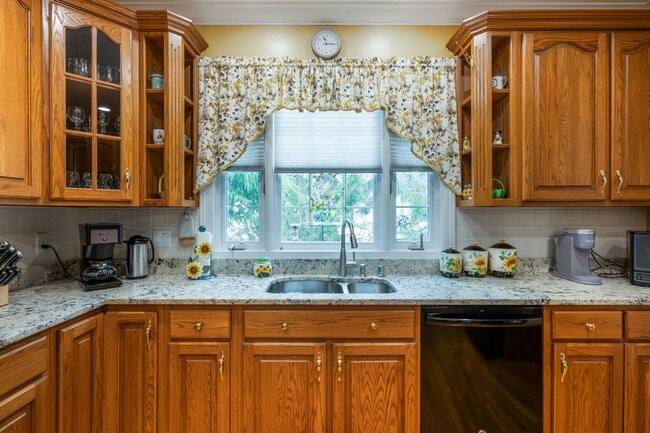 Building Photo - Executive Rental