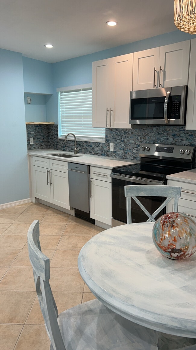 Building Photo - 7880 42nd Ave N