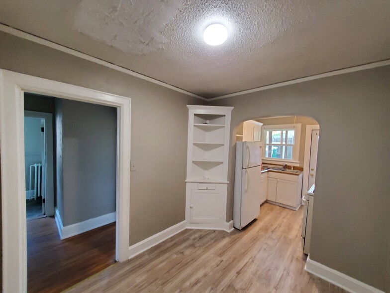 Building Photo - 1418 Park Dr