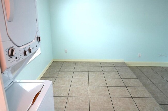 Building Photo - 5712 Townhouse Dr