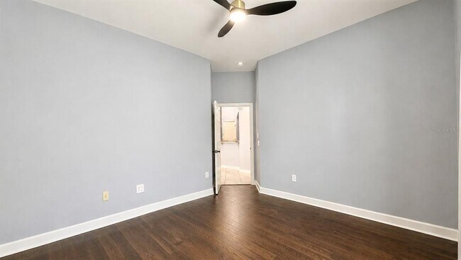 Building Photo - 439 Chelsea Ave