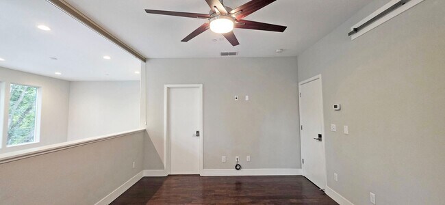Building Photo - 409 10th St