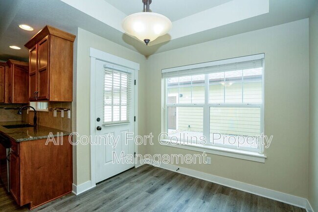 Building Photo - 5020 Cinquefoil Ln