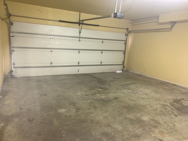 Building Photo - Spacious 3-Bed, 2.5-Bath Fourplex with Gar...