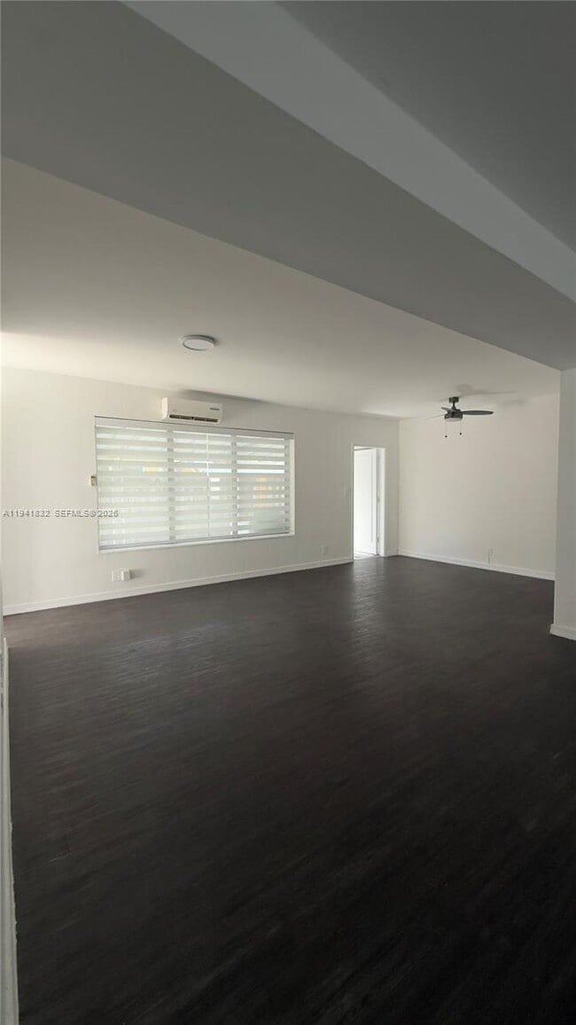 Building Photo - 2000 SW 13th Ct