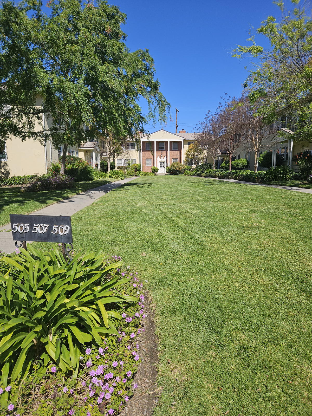 Condo Complex - 507 E Maple St