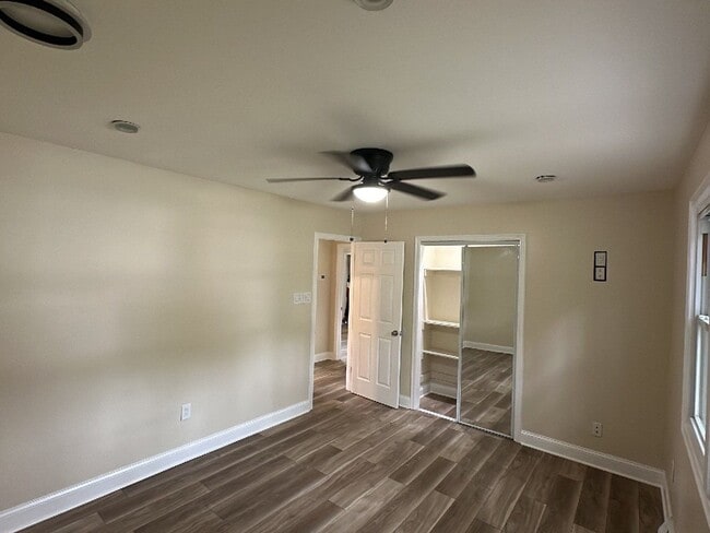 Building Photo - 408 Apple Dr