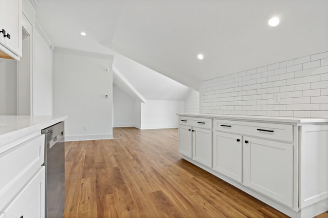 Building Photo - 99 Lynde St