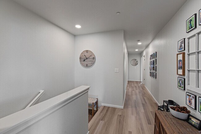 Building Photo - 3 bedroom 2.5 bath in Mosaic