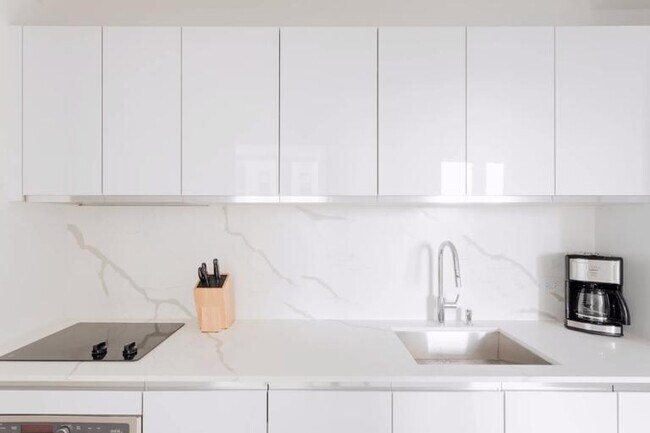 Building Photo - 1 bedroom in NEW YORK NY 10004
