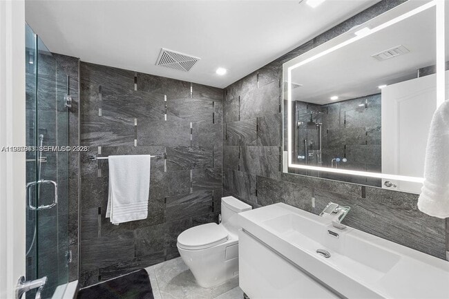 Building Photo - 2101 Brickell Ave