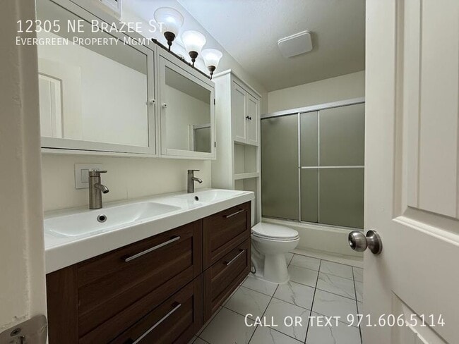 Building Photo - 12305 NE Brazee St