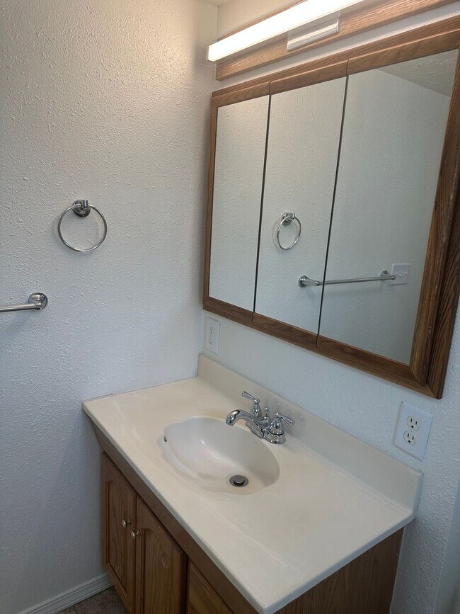 Building Photo - 3 bedroom 2 bathroom house in Dexter!