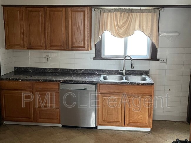 Building Photo - 2037 Bunts Rd