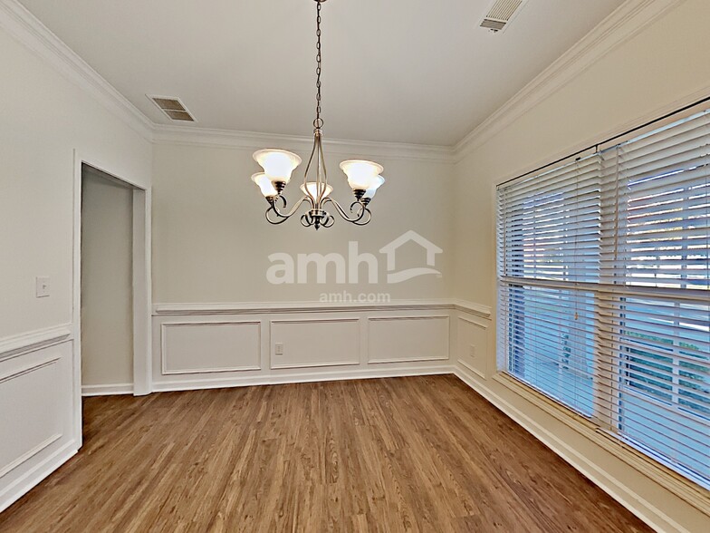 Building Photo - 932 Park Hollow Way