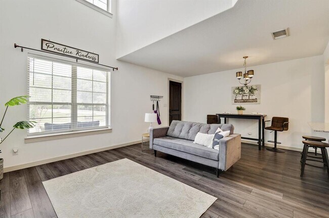 Building Photo - 1213 Casselberry Dr