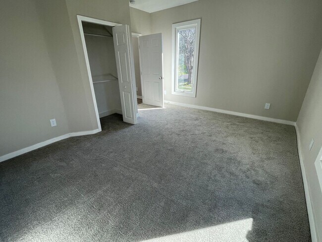 Building Photo - 1002 N 9th St