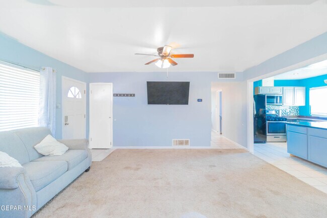 Building Photo - 451 Borrett St
