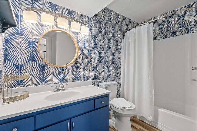 Building Photo - Furnished All-Inclusive 4bed/3bath condo a...